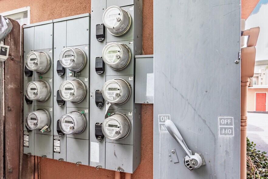 More Photos Of 509 Hyde Park Pl, Inglewood Apartments For Sale