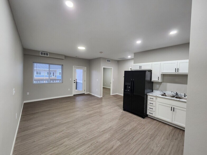 More Photos Of 1833 Curtis Ave, Chariton Apartments For Sale