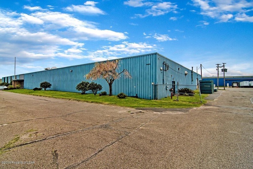 More Photos Of 220 Oak Hill Rd, Mountain Top Distribution For Sale