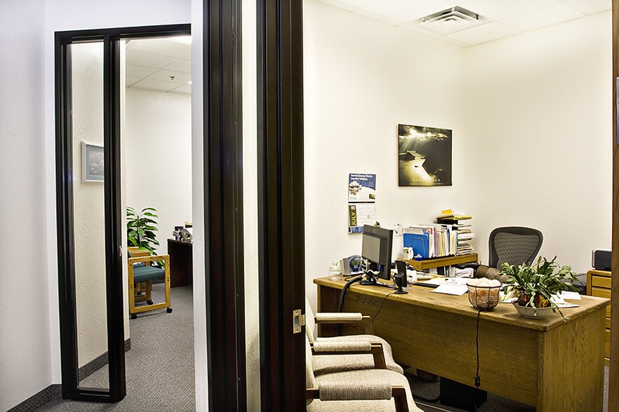 More Photos Of 7440 E Karen Dr, Scottsdale Service For Lease