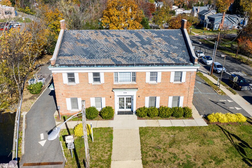 More Photos Of 434 Main St, Chatham Bank For Lease