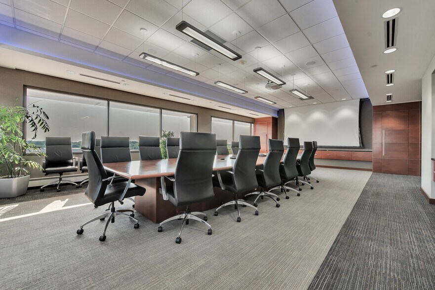 More Photos Of 28333 Telegraph Rd, Southfield Office For Sale