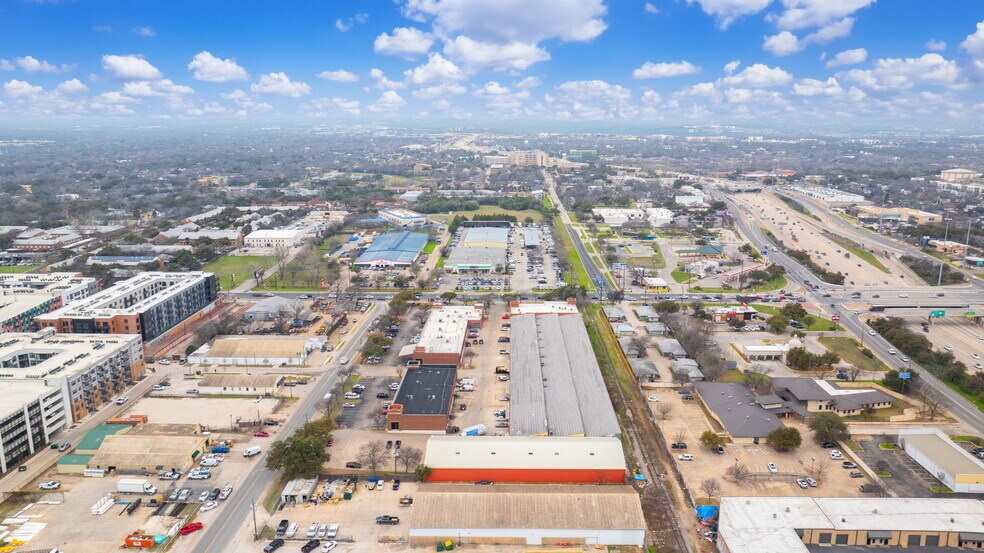 More Photos Of 4201 Congress Ave S, Austin Unknown For Lease