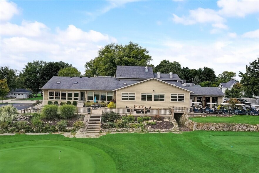 More Photos Of 800 S Main St, Lake Mills Sports And Entertainment For Sale