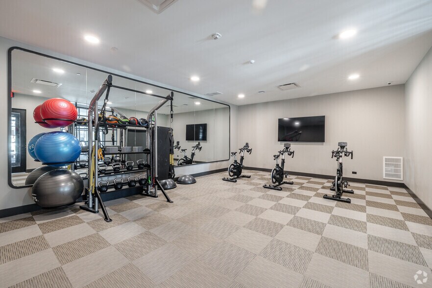 More Photos Of 250 McHenry Rd, Buffalo Grove Apartments For Lease