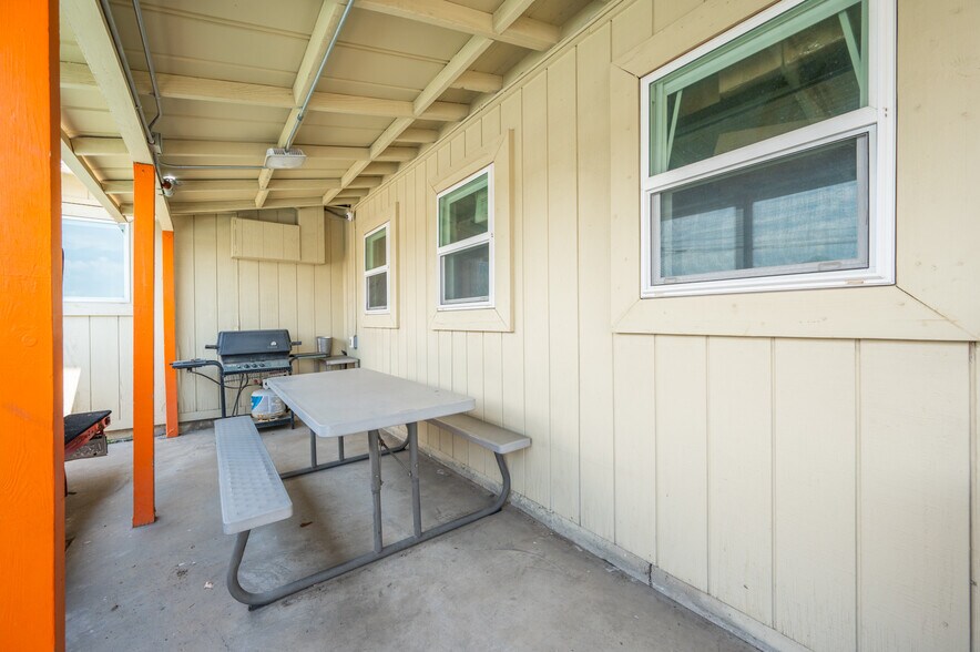 More Photos Of 31631 Outer Highway 10, Redlands Auto Dealership For Lease