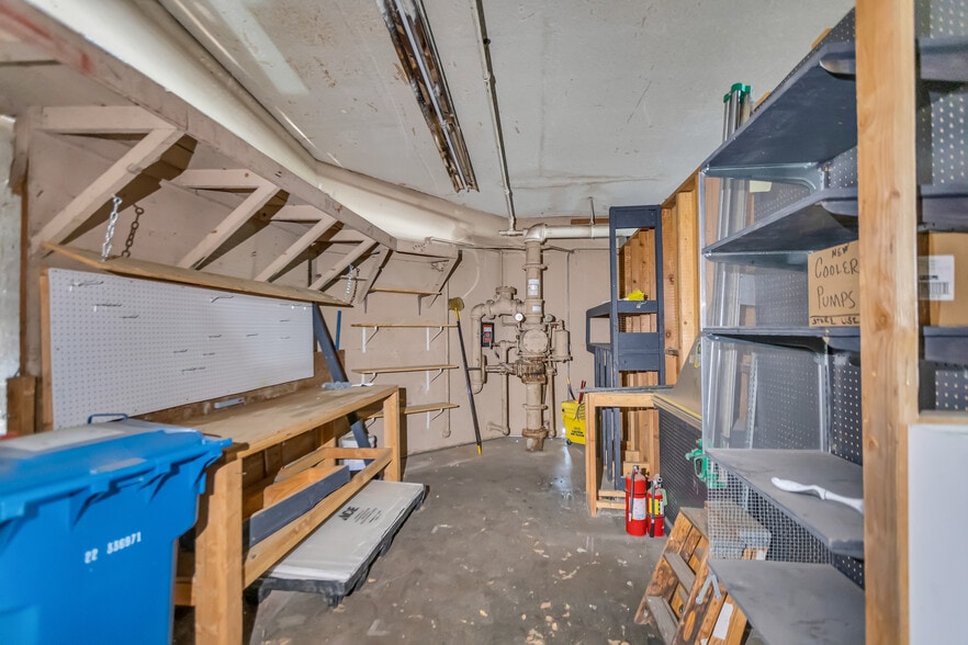 More Photos Of 5303 Freeport Blvd, Sacramento Storefront For Lease