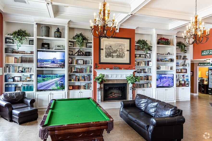 More Photos Of 1245 N Brown St, La Plata Hotel For Sale