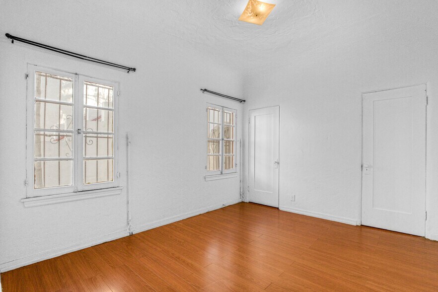 More Photos Of 1716 Magnolia Ave, Los Angeles Multifamily For Sale