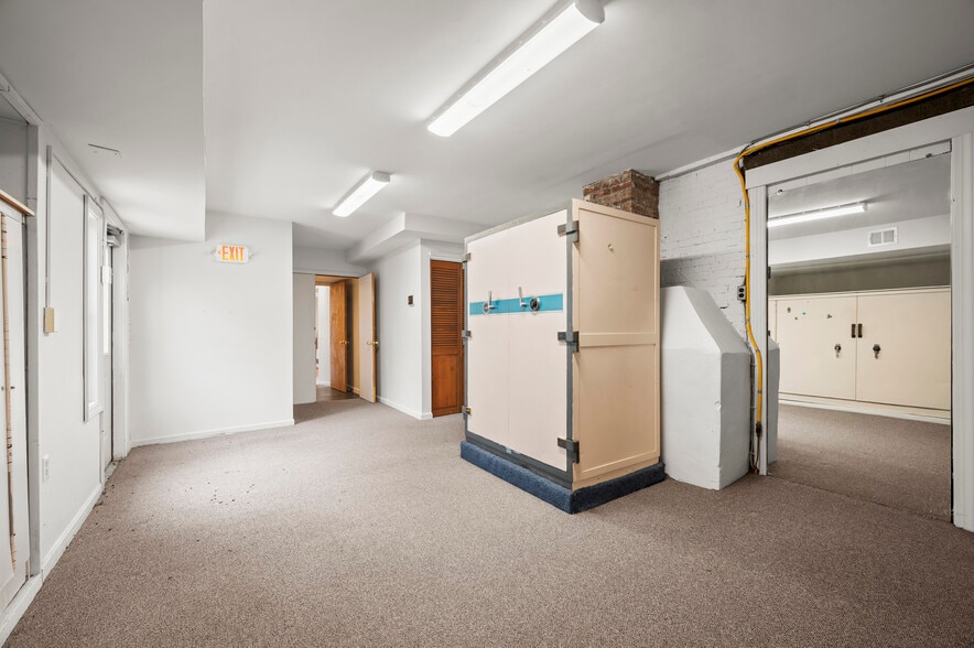 More Photos Of 2425 Lafayette Rd, Portsmouth Office Residential For Sale