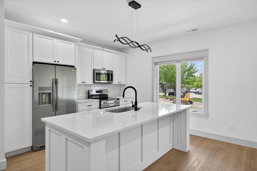 More Photos Of 326 N Jefferson St, Bloomington Apartments For Sale