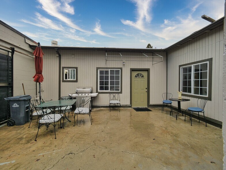 More Photos Of 9614-9616 MacArthur Blvd, Oakland Religious Facility For Lease