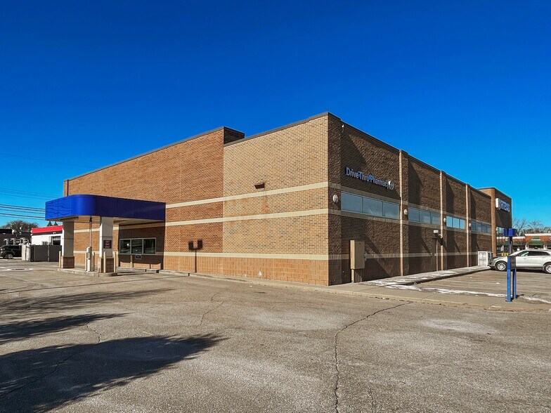 More Photos Of 1301 W 14 Mile Rd, Clawson Freestanding For Lease