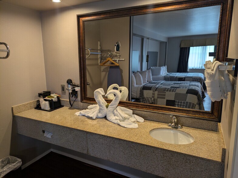 More Photos Of 3100 W Northwest Loop 323, Tyler Hotel For Sale