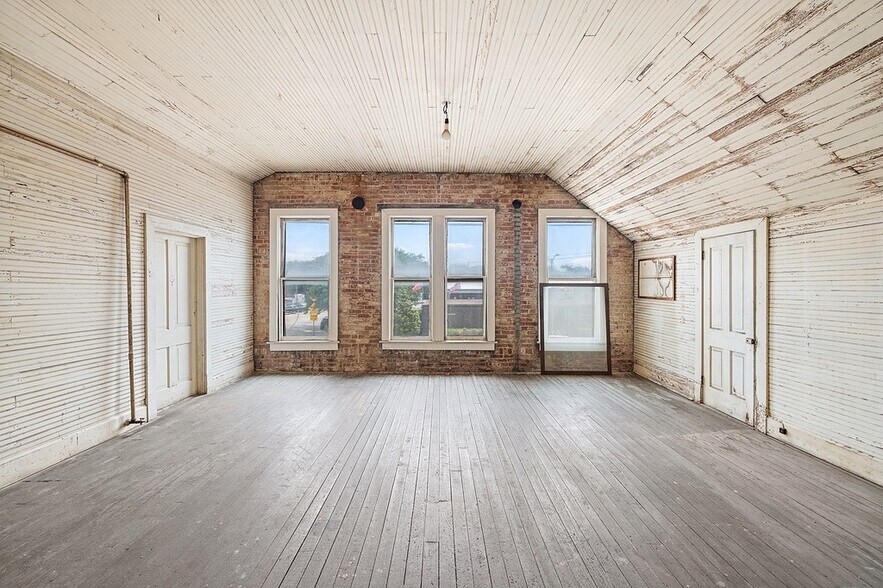 More Photos Of 107 E Main St, Eagle Lake Specialty For Sale