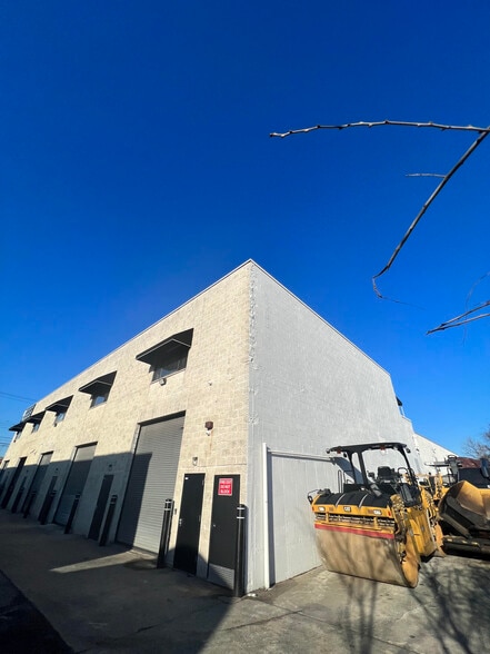 More Photos Of 151 Industrial Loop, Staten Island Storefront Retail Office For Sale