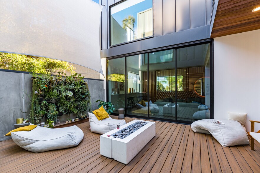 More Photos Of 2478 Penmar Ave, Venice Dormitory For Sale