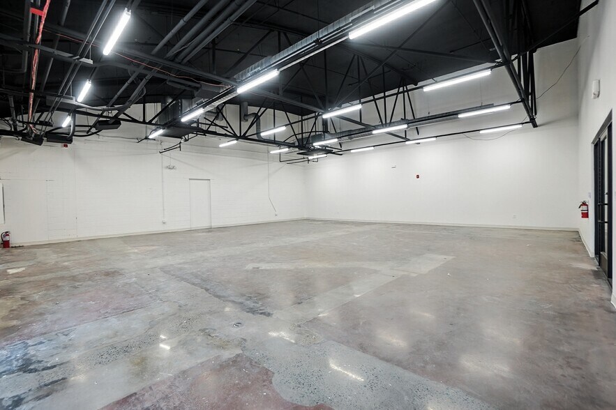 More Photos Of 933 Louise Ave, Charlotte Storefront For Lease