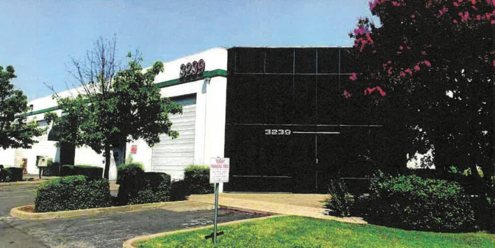 More Photos Of 3239 Monier Cir, Rancho Cordova Warehouse For Lease