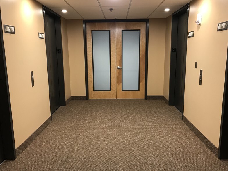 More Photos Of 520 W Summit Hill Dr, Knoxville Office For Lease