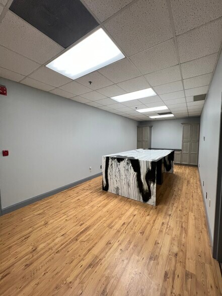 More Photos Of 2575 Cobb International Blvd, Kennesaw Warehouse For Lease