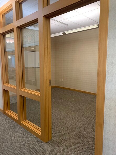 More Photos Of 905-909 S Taylor Dr, Sheboygan Office For Lease