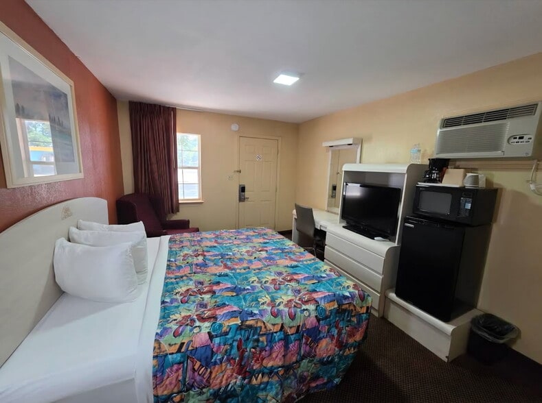 More Photos Of 1100 Main St, Knox City Hotel For Sale