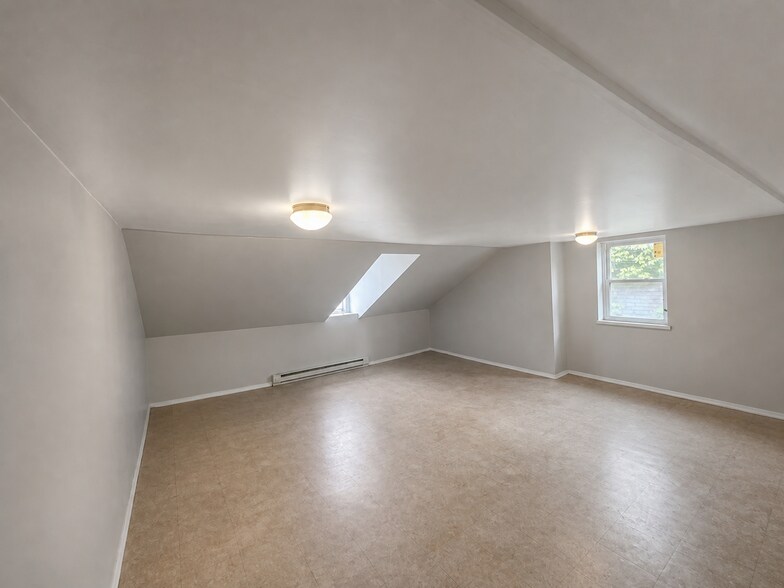 More Photos Of 508 S Broadway, Baltimore Storefront Retail Office For Lease