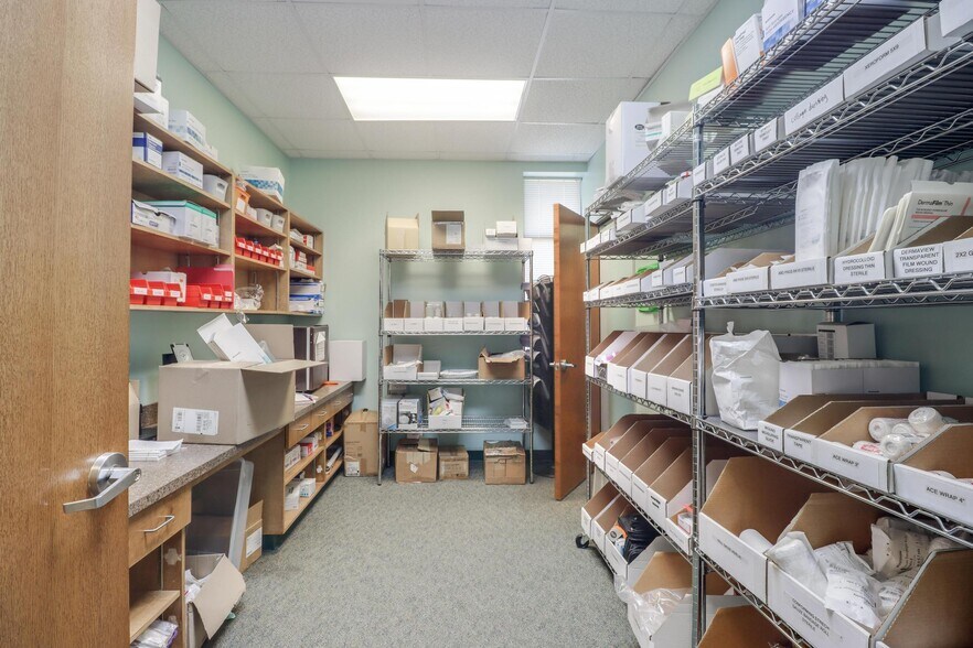 More Photos Of 10281 Corporate Dr, Gulfport Office For Sale