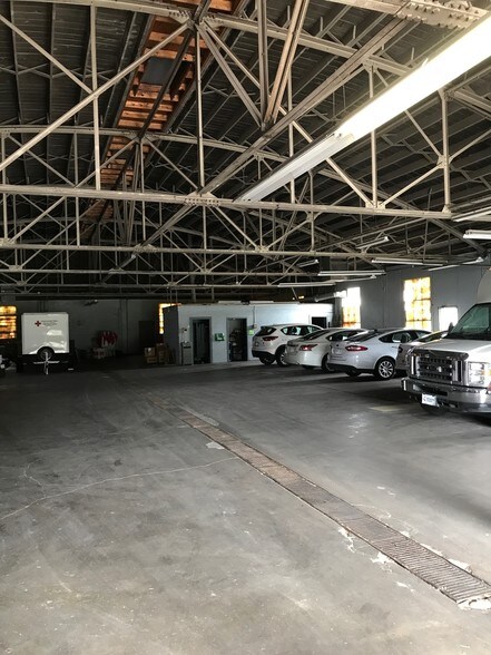 More Photos Of 1900 E Douglas Ave, Wichita Office For Lease