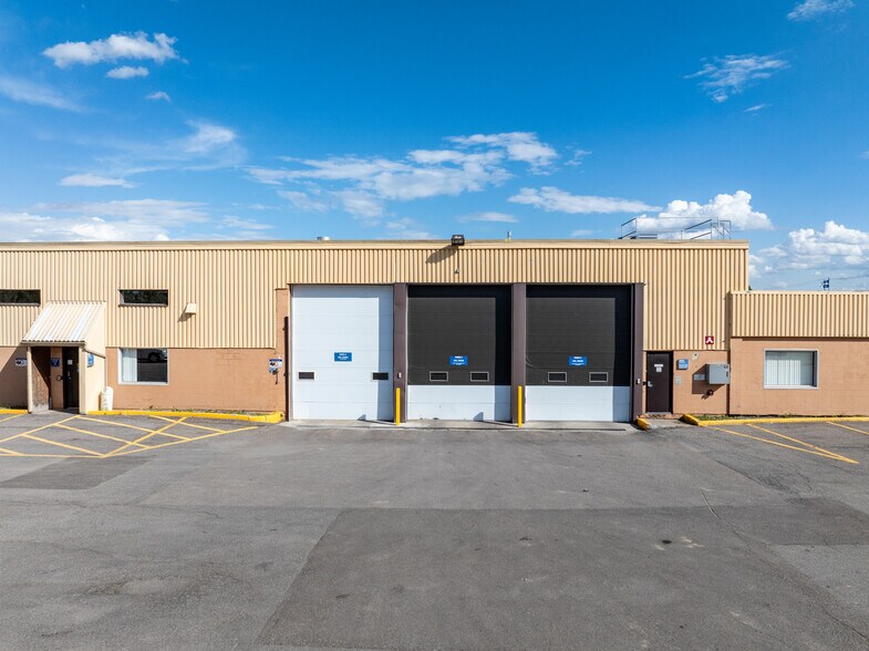 More Photos Of 650 Av Godin, Québec Warehouse For Lease