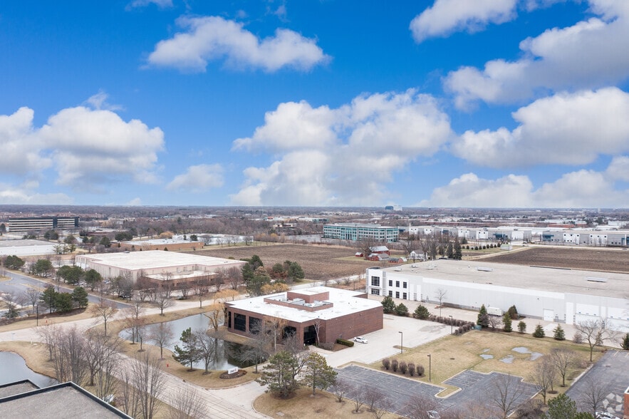 More Photos Of 600 Heathrow Dr, Lincolnshire Industrial For Sale