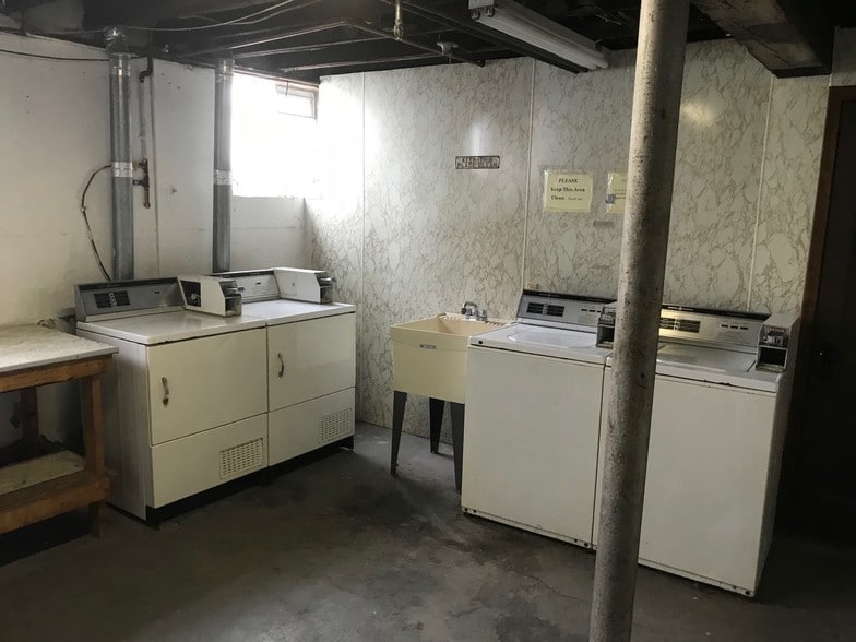 More Photos Of 1665 Pagel Ave, Lincoln Park Apartments For Sale