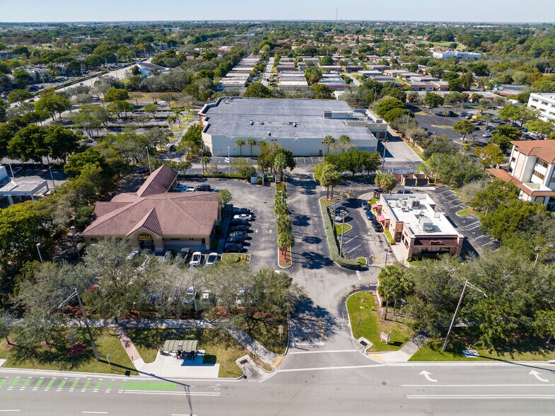 More Photos Of 7015 N University Dr, Tamarac Supermarket For Lease
