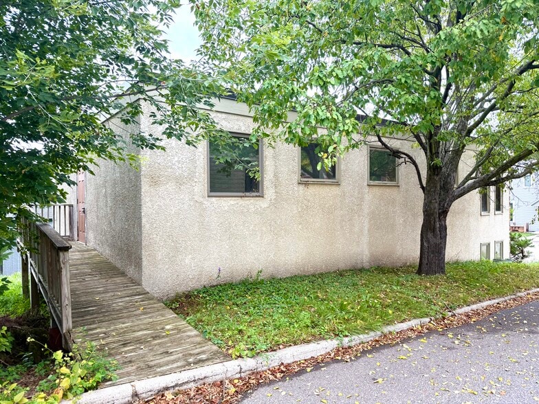 More Photos Of 125 2nd St N, Delano Office For Lease