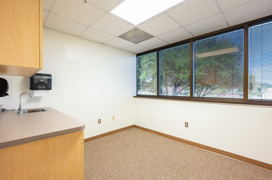 More Photos Of 6719 Gall Blvd, Zephyrhills Medical For Sale