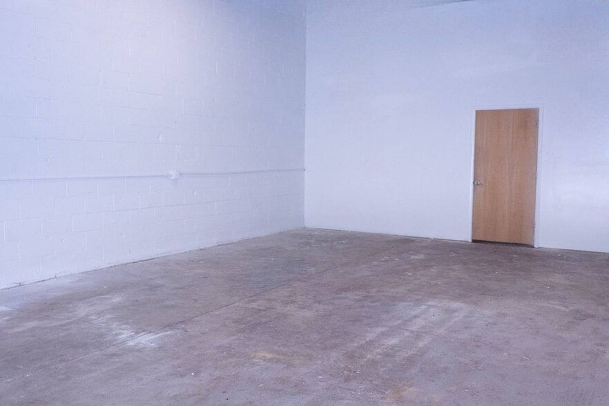 More Photos Of 800 E 11th St N, Wichita Warehouse For Lease