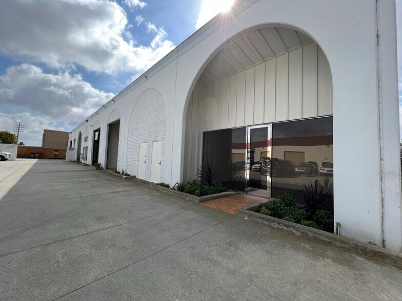 More Photos Of 17712 Gothard St, Huntington Beach Service For Lease