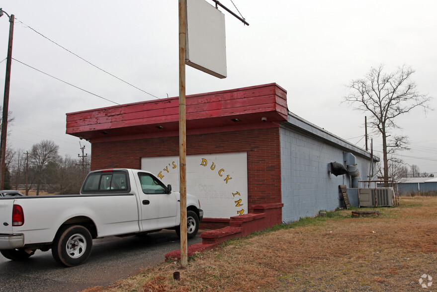 Primary Photo Of 403 Old Spartanburg Hwy, Wellford Freestanding For Sale