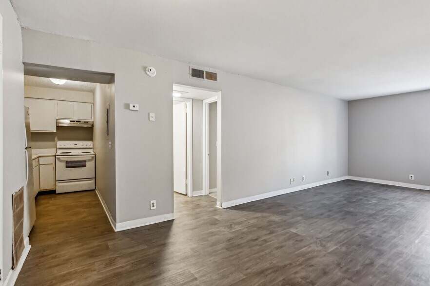 More Photos Of 1001 W 9th St, Russellville Apartments For Sale
