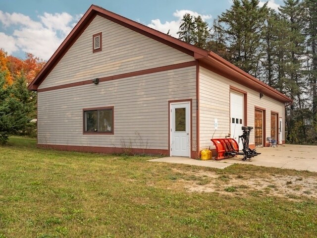 More Photos Of 55 S Hope Rdg, Traverse City Lodge Meeting Hall For Sale