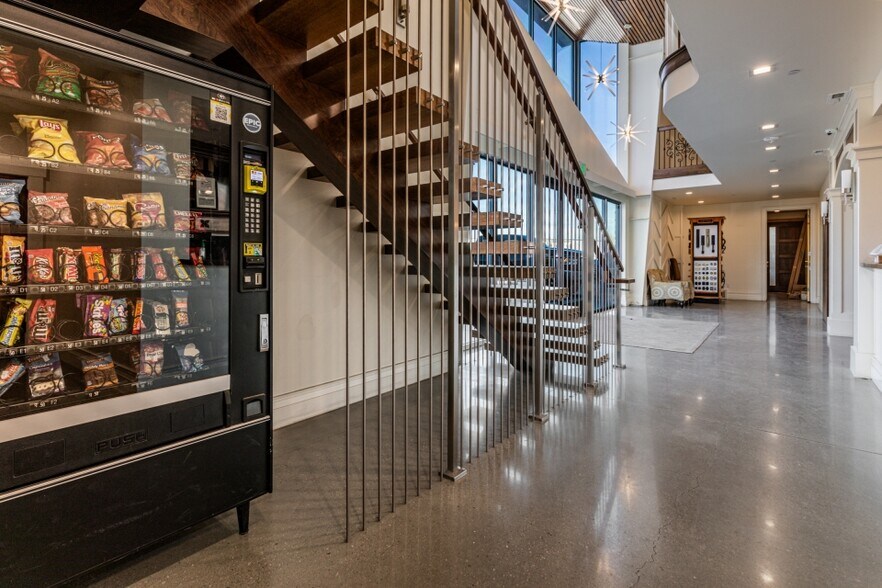 More Photos Of 441 W 12th St, Ogden Manufacturing For Lease