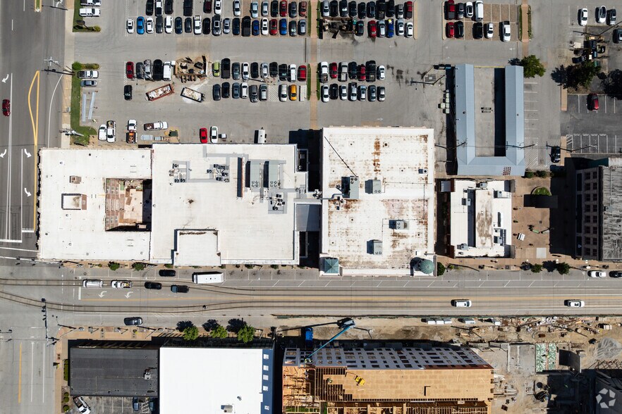 More Photos Of 6677-6683 Delmar Blvd, University City Unknown For Lease