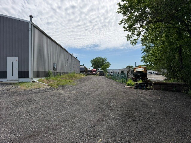More Photos Of 11133-11137 W 189th Pl, Mokena Warehouse For Lease