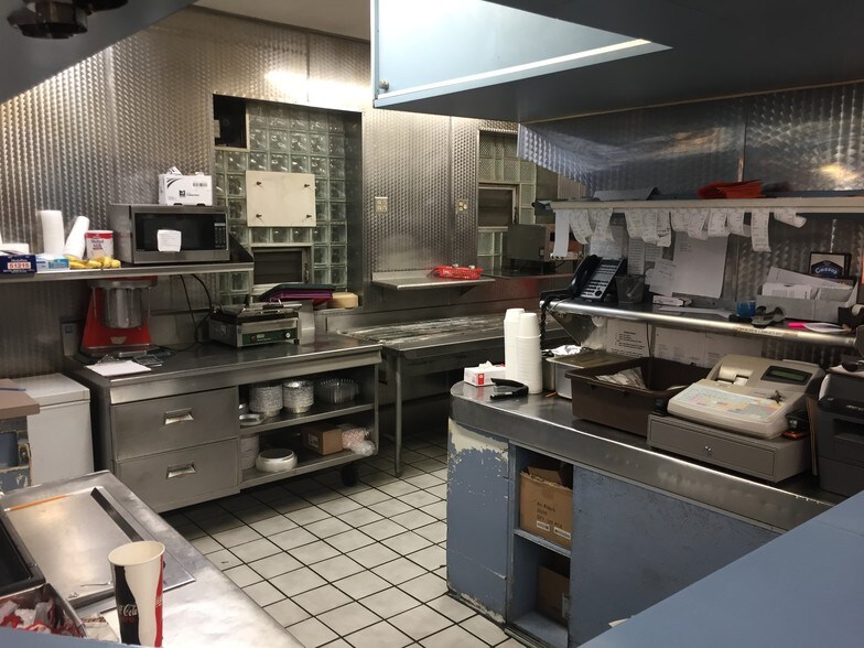 More Photos Of 7618 Madison St, Forest Park Storefront Retail Residential For Lease