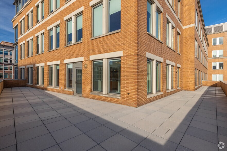 More Photos Of 950 F St NW, Washington Office For Lease