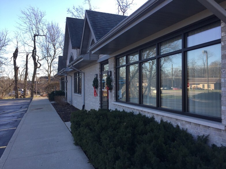 More Photos Of 80 N Virginia St, Crystal Lake Medical For Lease