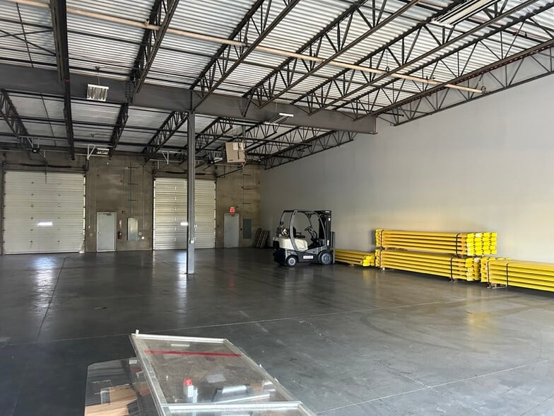 More Photos Of 720 N Heartland Dr, Sugar Grove Warehouse For Lease
