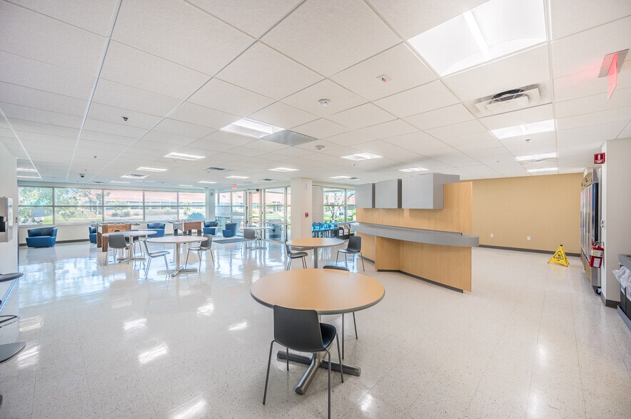More Photos Of 4340 Corporate Rd, North Charleston Office For Lease