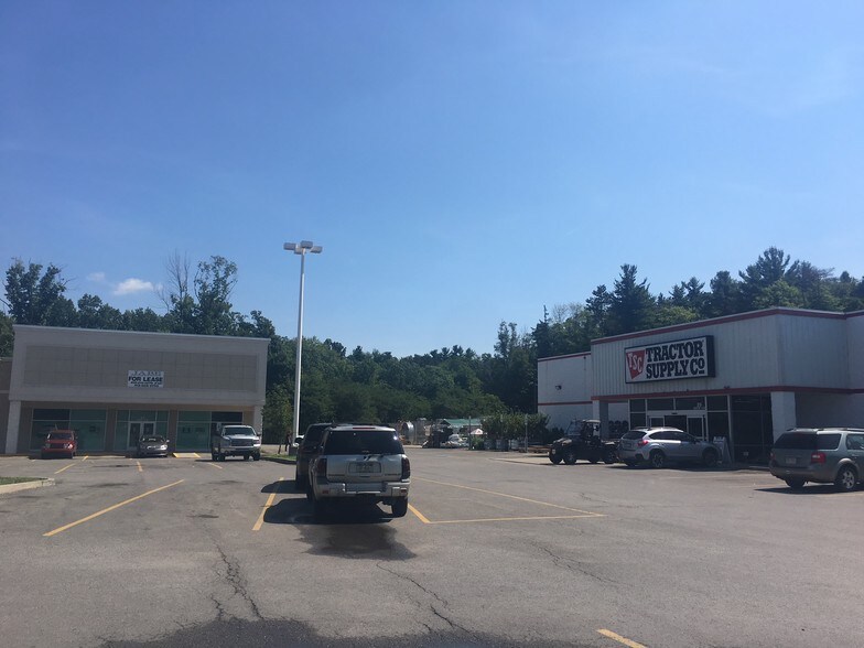 More Photos Of 25 Williamson Rd, Greenville Unknown For Lease